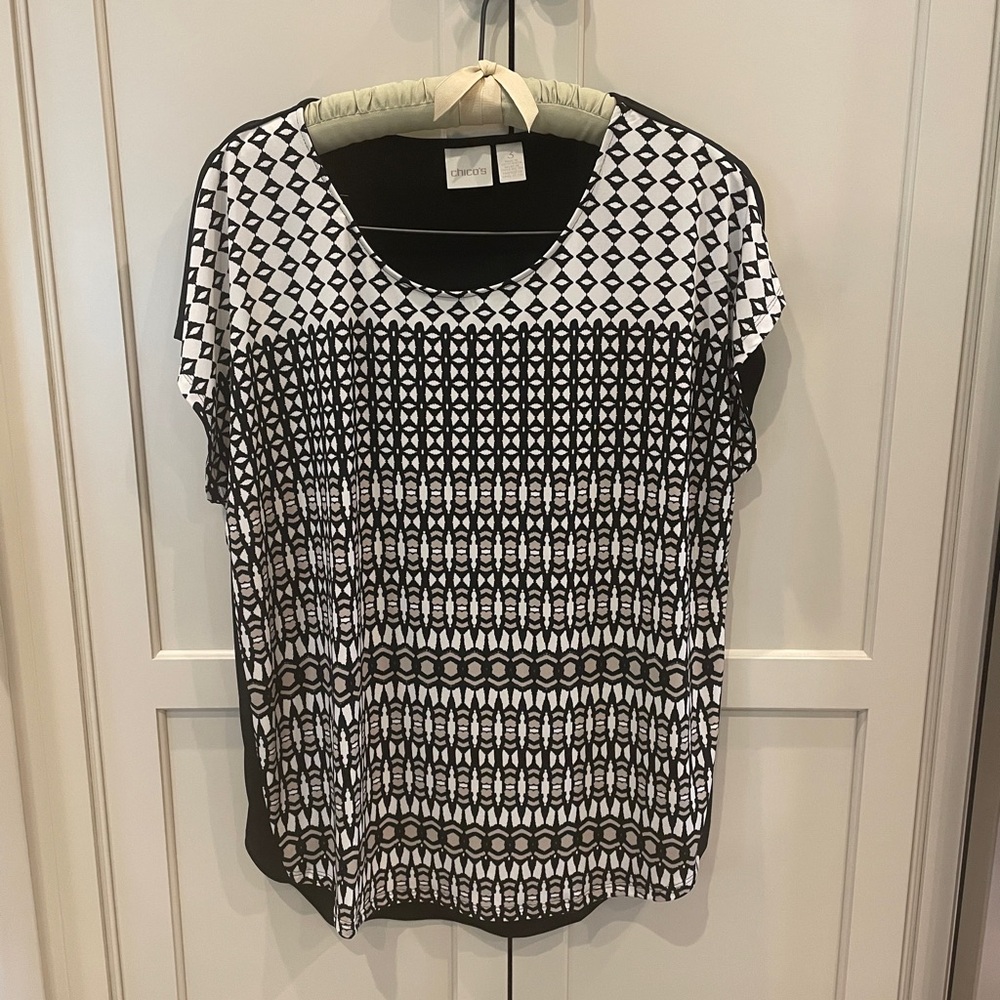Chicos Black & White Pattern Top